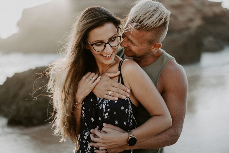 Jak uniknąć nieporozumień i zbudować trwałe podstawy w związku? Kilka kluczowych tematów do omówienia przed wejściem w relację.